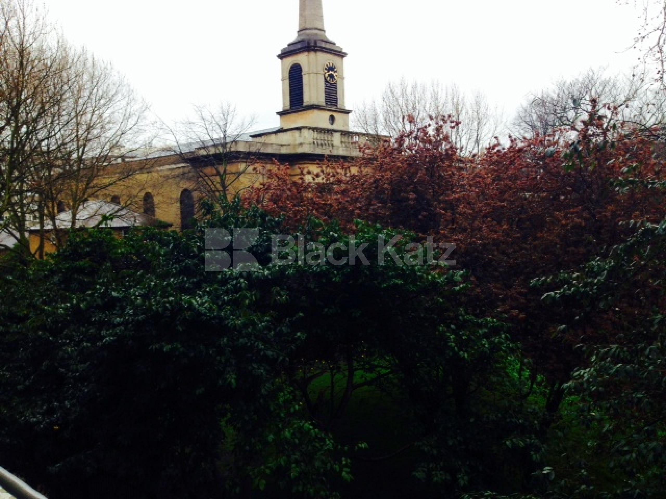 			New Instruction good for 4 sharers , 3 Bedroom, 1 bath, 1 reception Flat			 King Square, CLERKENWELL EC1V